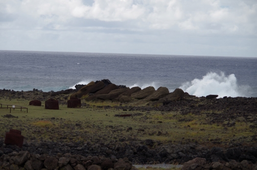 fallen_moai_waves_crashing.jpg